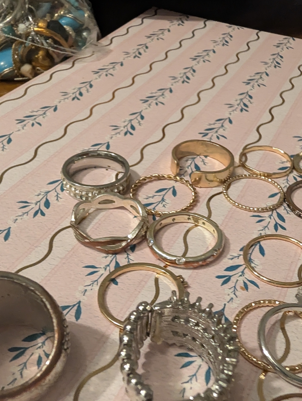 Ring Lot Vintage To Modern Assorted Styles - Picture 15 of 15